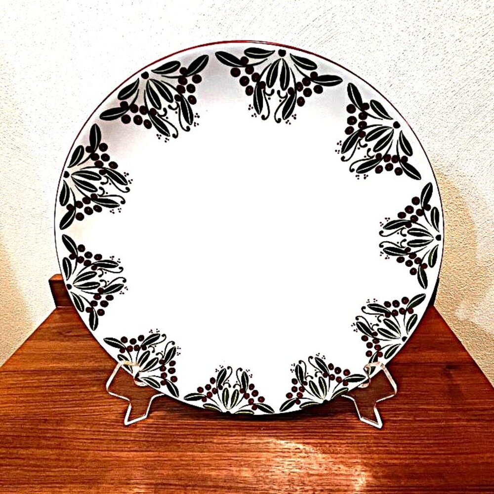 Savino Designs Earthenware Modern Holly pattern 10 3/4" round Christmas plate